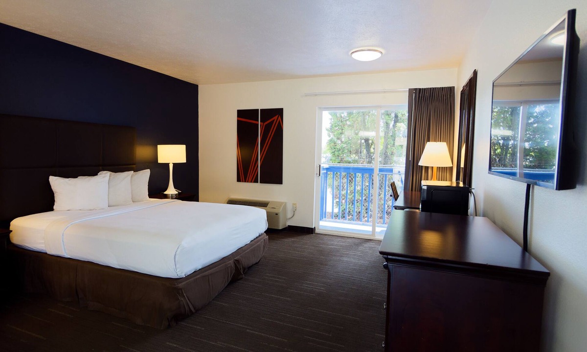 North Spokane Hotel | SilverStone Inn North Spokane