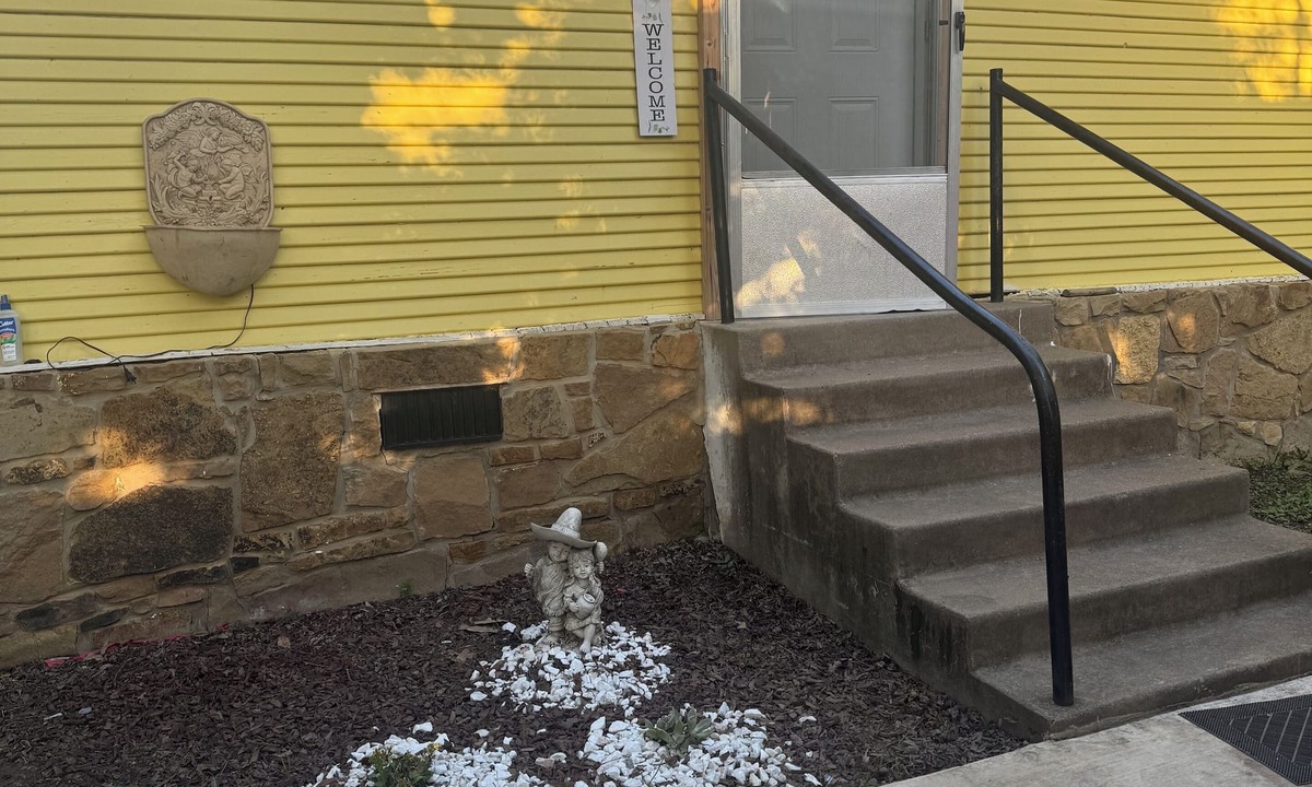 Mineral Wells Apartment | Simple, comfy room seconds to historic downtown and Texas Frontier trails.