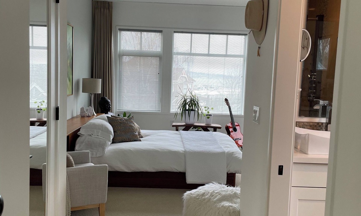 Bellingham House | Simple Elegance - nicely appointed home in Bellingham, WA