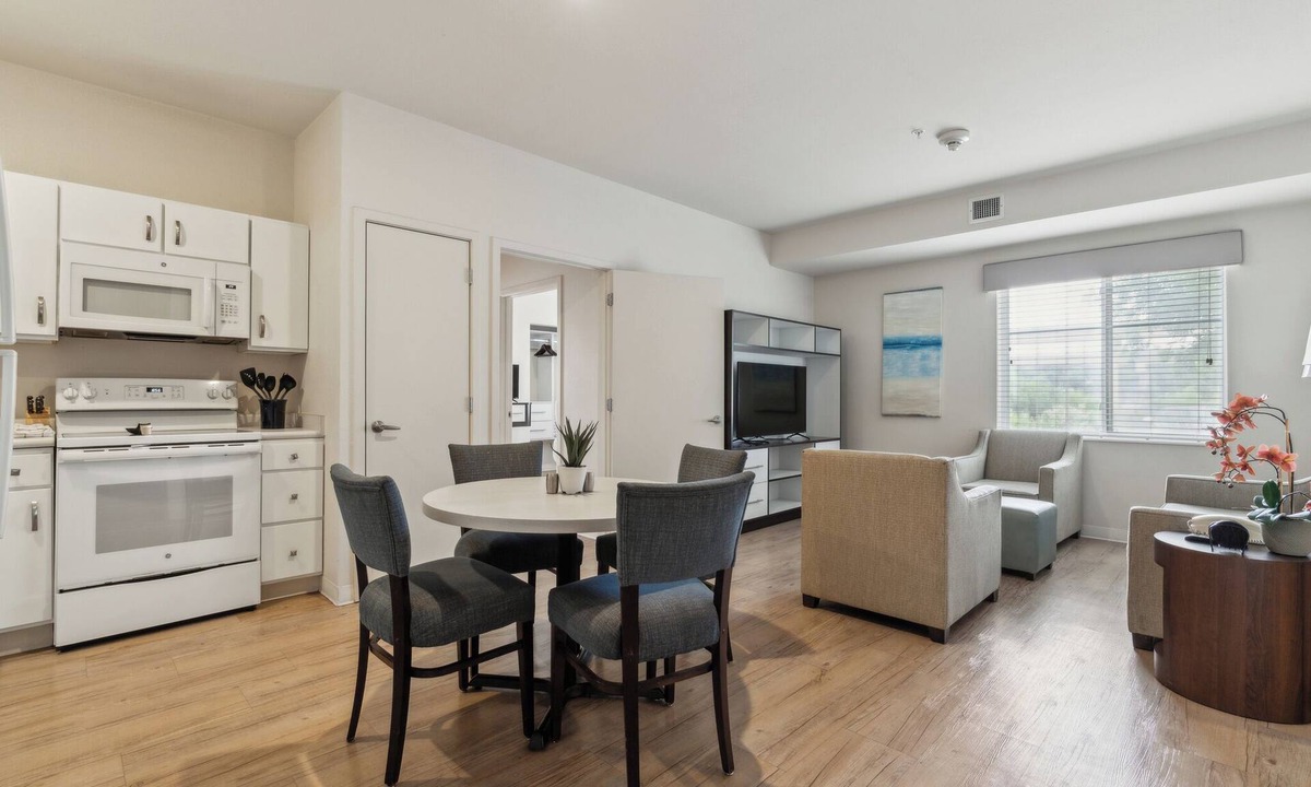 Far North Central Apartment | Simplicity At the Rim 1118 I Comfy 3 Bed 2 Bath