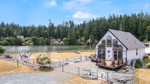 Coupeville House | Sisters by the Sound by AvantStay