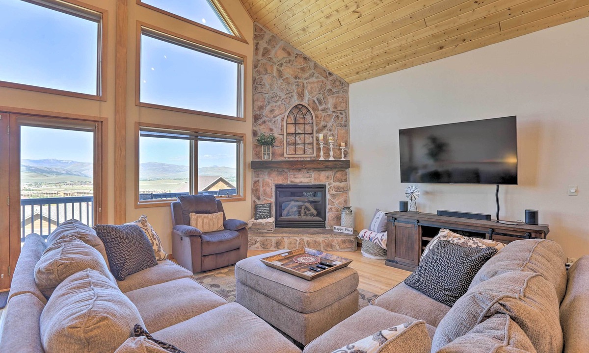 Innsbruck Val Moritz House | Ski + Bike: Home w/Deck & Hot Tub in Granby!