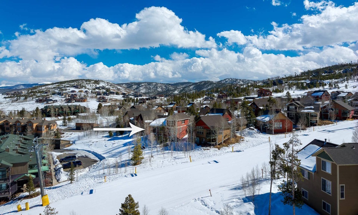 Silvercreek House | Ski-In Granby Getaway, Hot Tub, Open Layout w/Plush and Cozy Setting, steps from Ski Granby Ranch