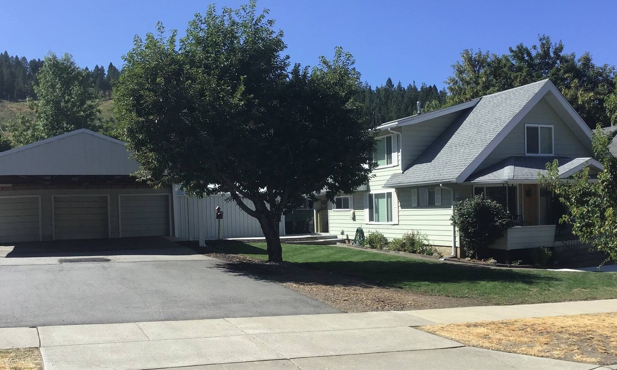 Kellogg House | Ski storage, Pool table, gazebo, game room, stocked kitchen 5 star reviews Fun!