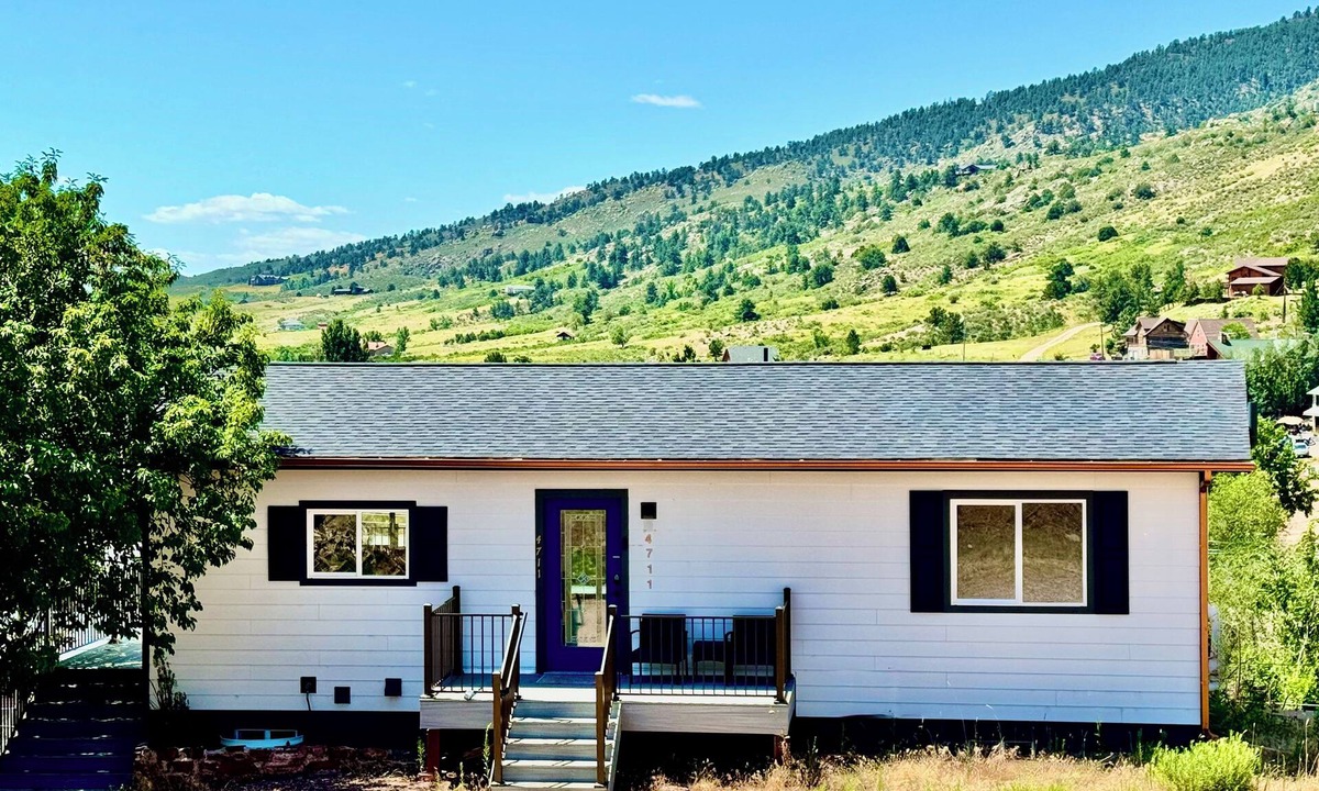 Fort Collins House | Skyline by the Lake – Fort Collins vacation Home by Horsetooth Reservoir.