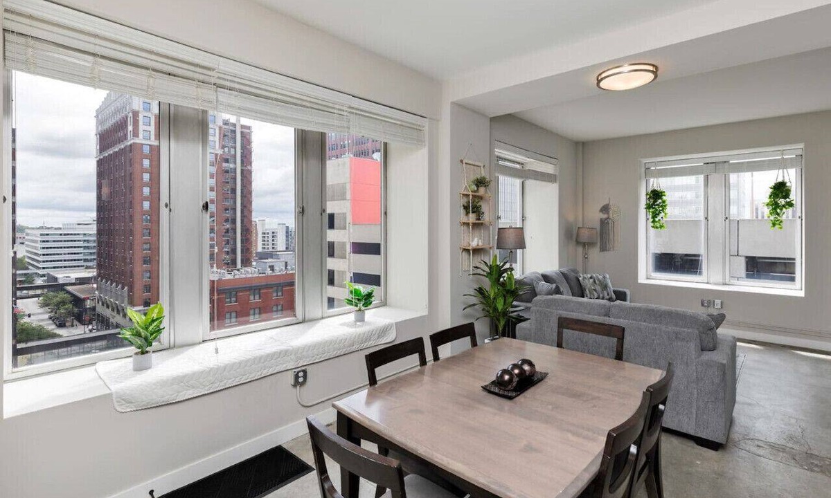 Downtown Des Moines Apartment | Skyline Serenity 2BR/2BA with Stunning City Views