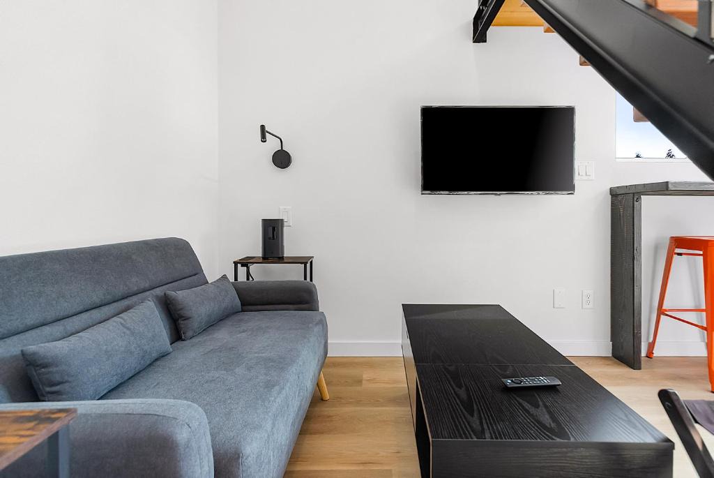 Columbia City Apartment | Sleek & Stylish Urban Loft