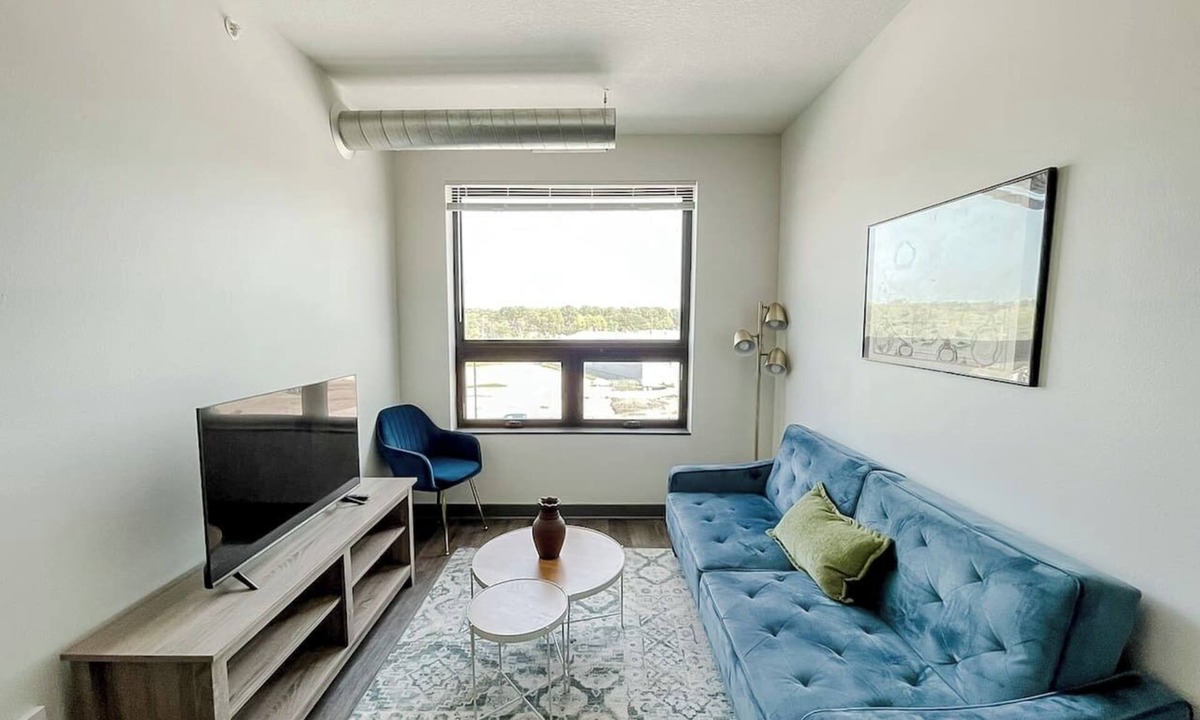 West Des Moines Apartment | Sleepover | Superior 1BD/1BA - Des Moines