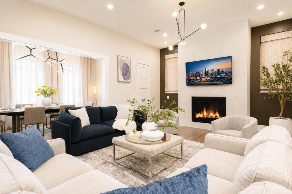 Washington Ave./ Memorial Park House | Sleeps 10! Rooftop Luxe Pet-Friendly Downtown HTX