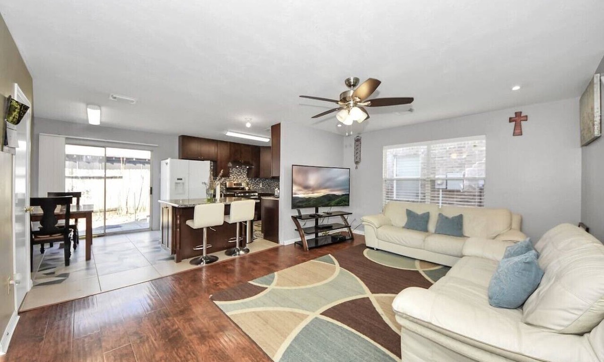 Clodine House | Sleeps 17 | Dual-Home Compound | 9BR/4BA | Private Hot Tub | Pet-Friendly