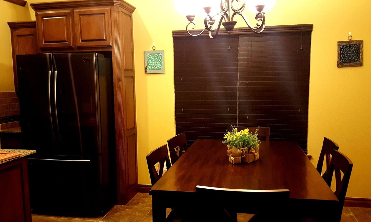 South Oklahoma City House | Sleeps 7/OU Campus/Airport/Restaurants/Shopping Nearby