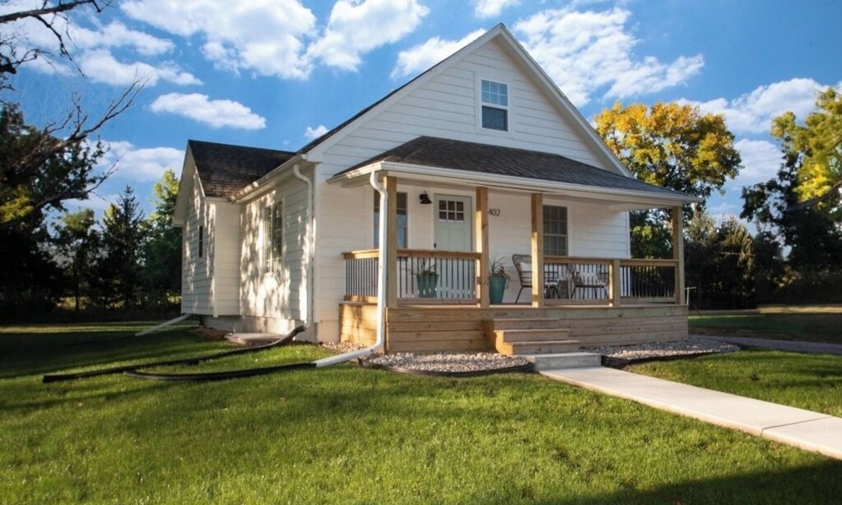 Burbank House | Small Town Charm Near Ponca State Park