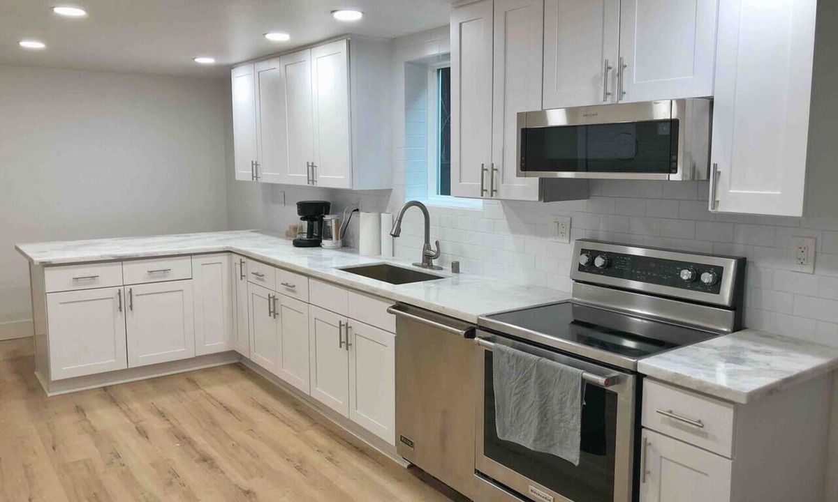 Victory Heights House | Songbird Suite - Cozy, Spacious Maple Leaf Suite