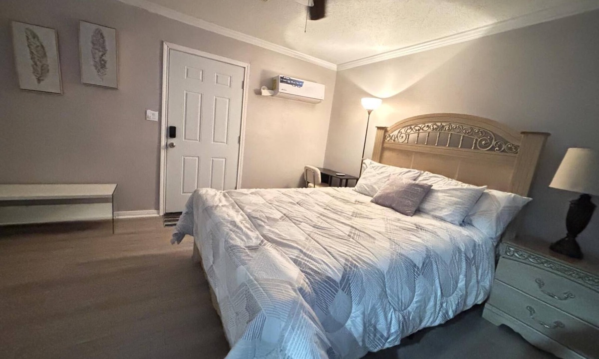 Woodlake - Briar Meadow Apartment | Soothing studio with AC in vibrant Houston neighborhood