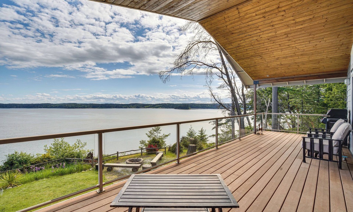 Lakebay House | South-Facing Herron Island Retreat w/Sound Views!