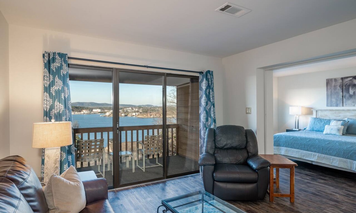 Lake Hamilton Condo | South Shore 1 Bdrm! Lake View! Mini-Golf! Hot Tub, Sauna!