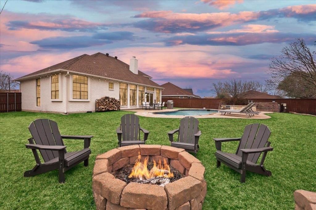 Stephenville House | Southern Living At Its Best-Pool BBQ