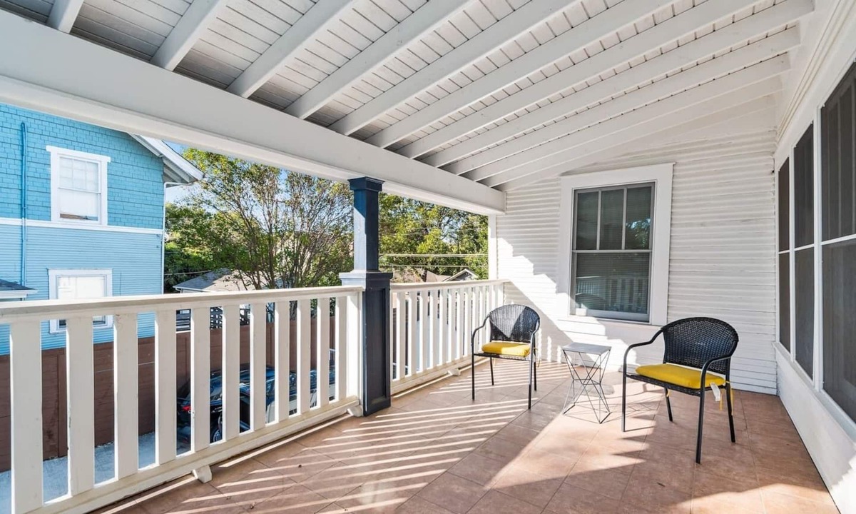 Fairmount Apartment | Southside Lounge on Magnolia Midterm Rental