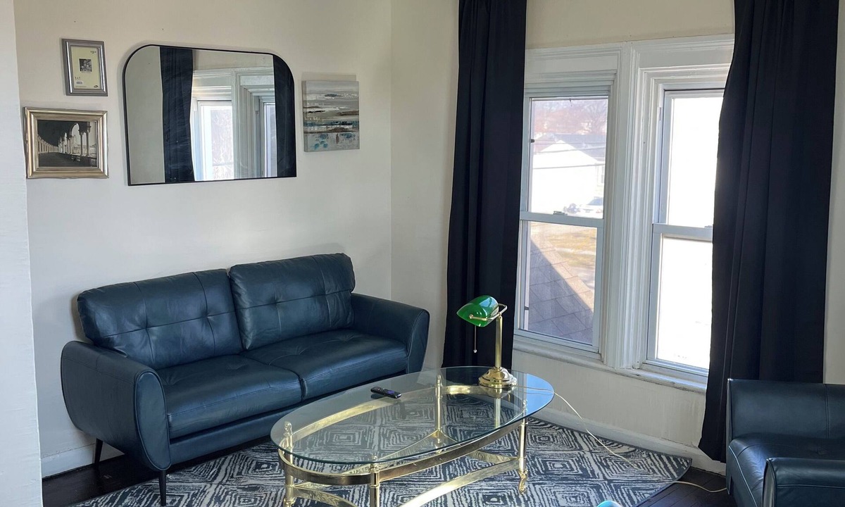 Mount Clemens Apartment | Spacious 3-bedroom apartment with WiFi, AC in marvelous Mount Clemens