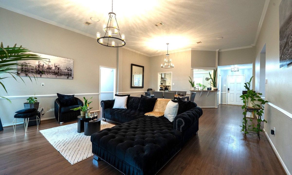 Barker House | Spacious 3-Bedroom Katy Home Sleeps 8. Perfect for Families & Business Travelers