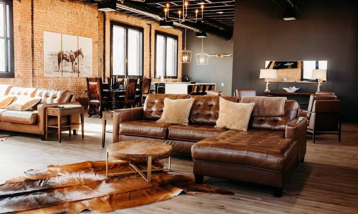 Crockett Apartment | Spacious 3-bedroom loft apartment in downtown Crockett with AC