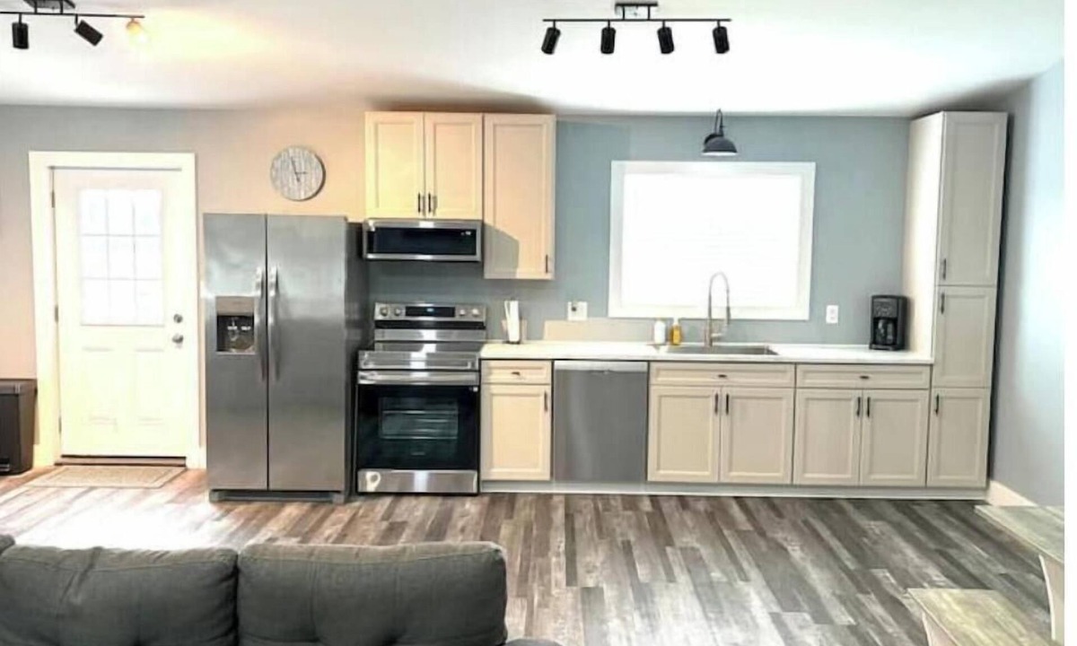 Santa Fe Apartment | Spacious 3-bedroom on a 140 acres minutes from mark twain lake.