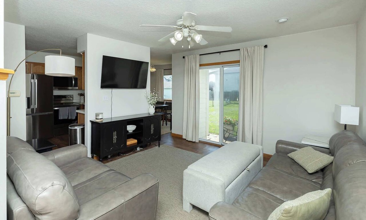 Altoona Condo | Spacious 4-Bed/2.5 BA Modern Home