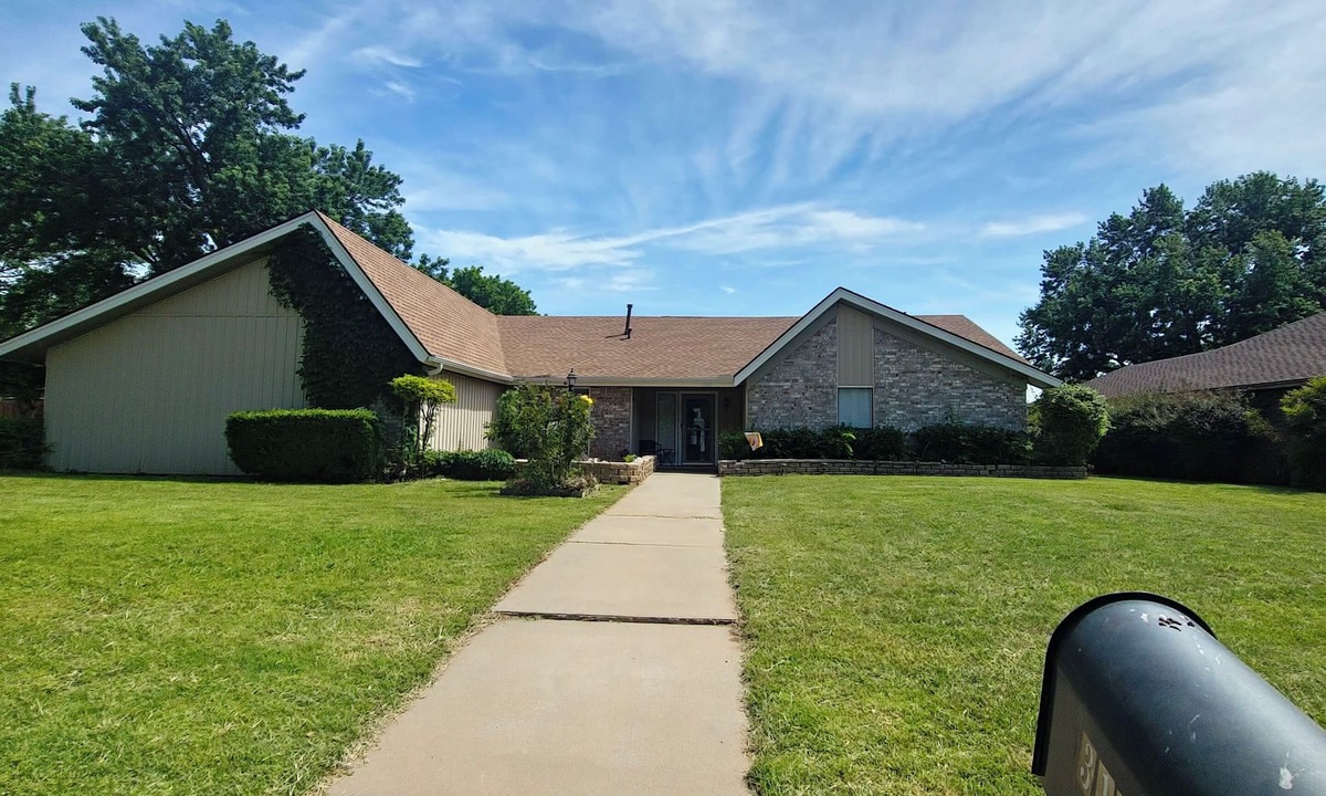 Lawton House | Spacious 4-bedroom 2 bath house equipped with AC. Sleeps up to 12 people.