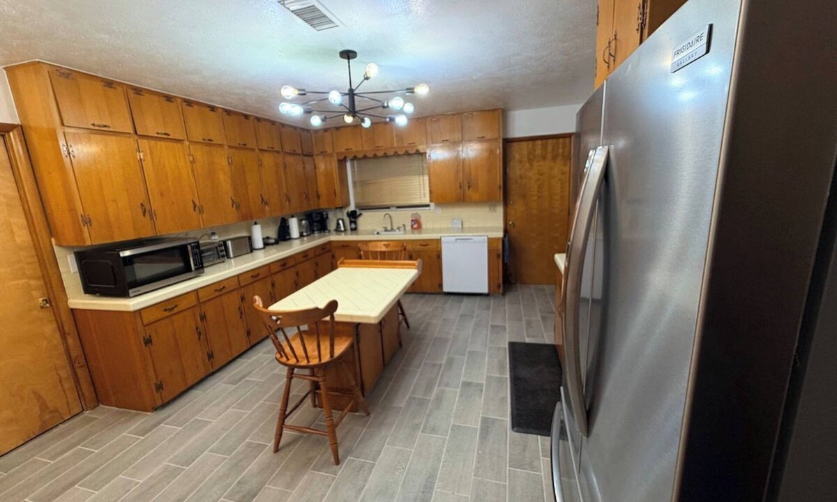 Big Spring House | Spacious 4-bedroom house in pleasant Big Spring with AC