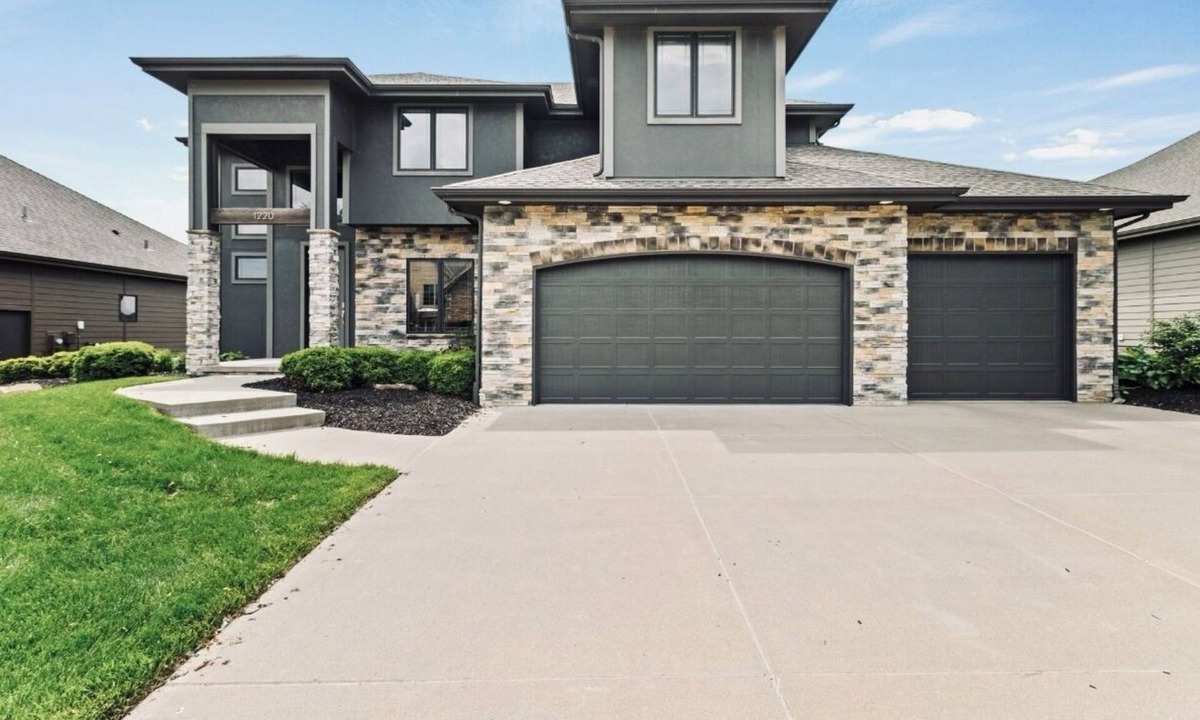 West Omaha House | Spacious 4-bedroom home in West Omaha/Elkhorn area in a great location!