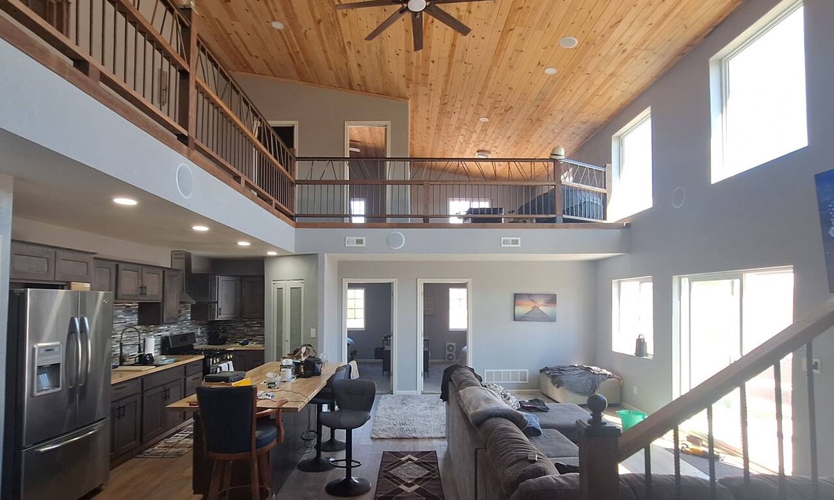 Hot Springs House | Spacious 4-bedroom 2.5 Bath, Barndaminium at Angostura lake Near Hot Springs SD