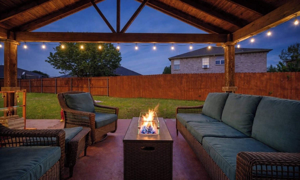 Grand Prairie House | Spacious 4BR Fam Home Near AT&T, Big Patio, Arcade, BBQ, 2 King Beds