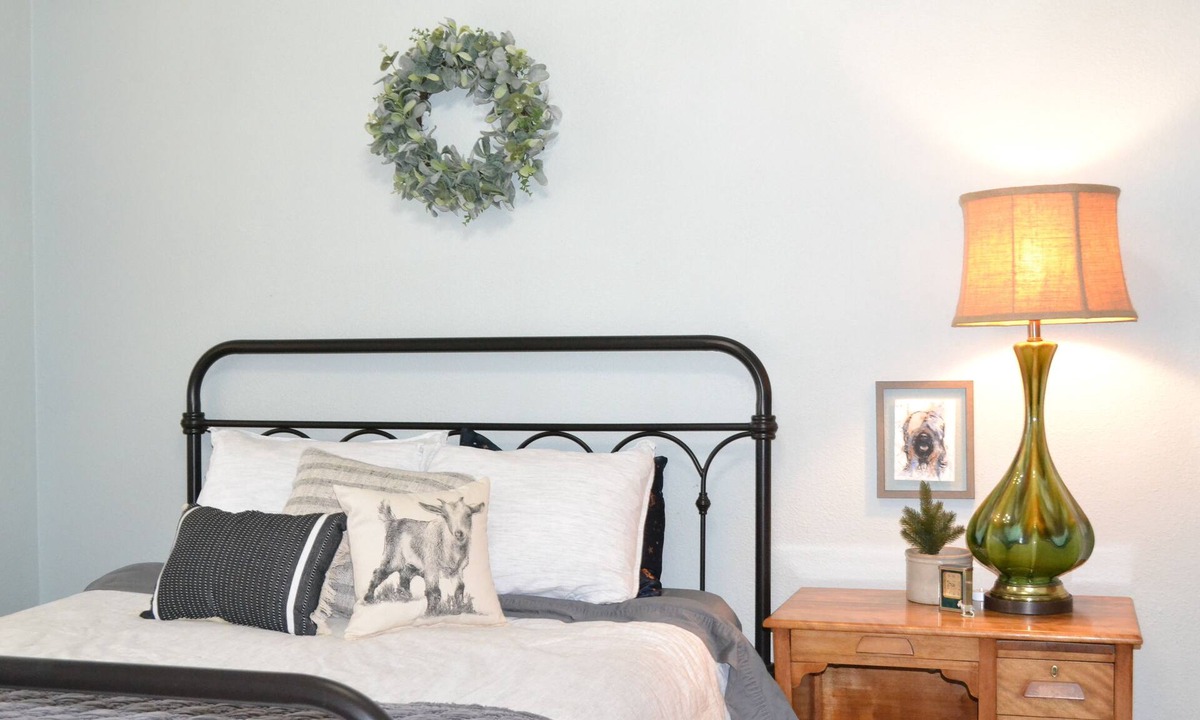 Whitewood House | Spacious 5-bedroom farmhouse near Sturgis with WiFi