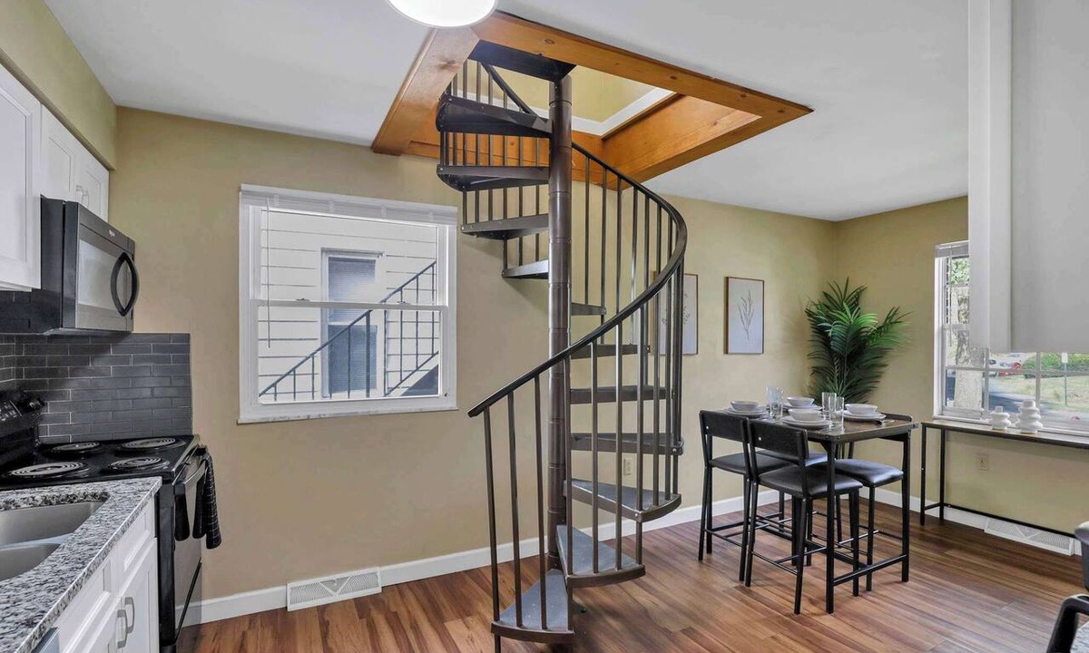 Old North Columbus Condo | Spacious 5-Bedroom Retreat in Central Columbus Perfect for Groups!