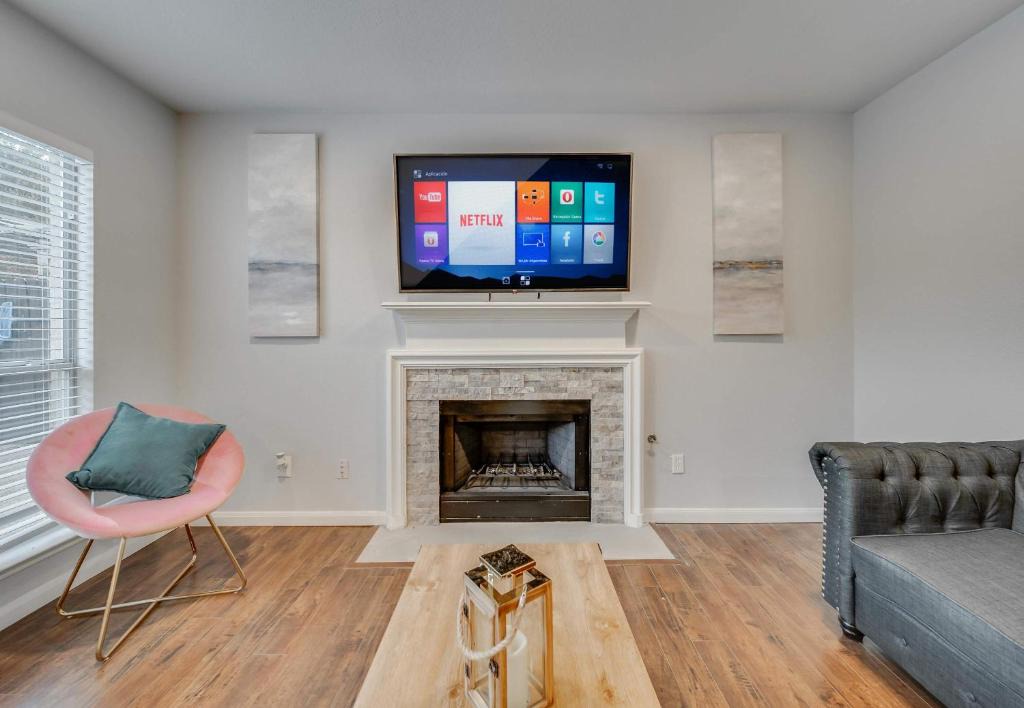 Grand Prairie House | Spacious 5BR 2 B Home with Pool