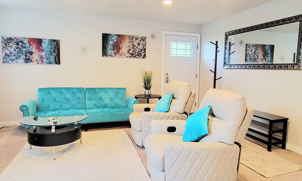 Mount Baker House | Spacious 5br/3ba home with 8bed - Near Airport, Downtown & Train station