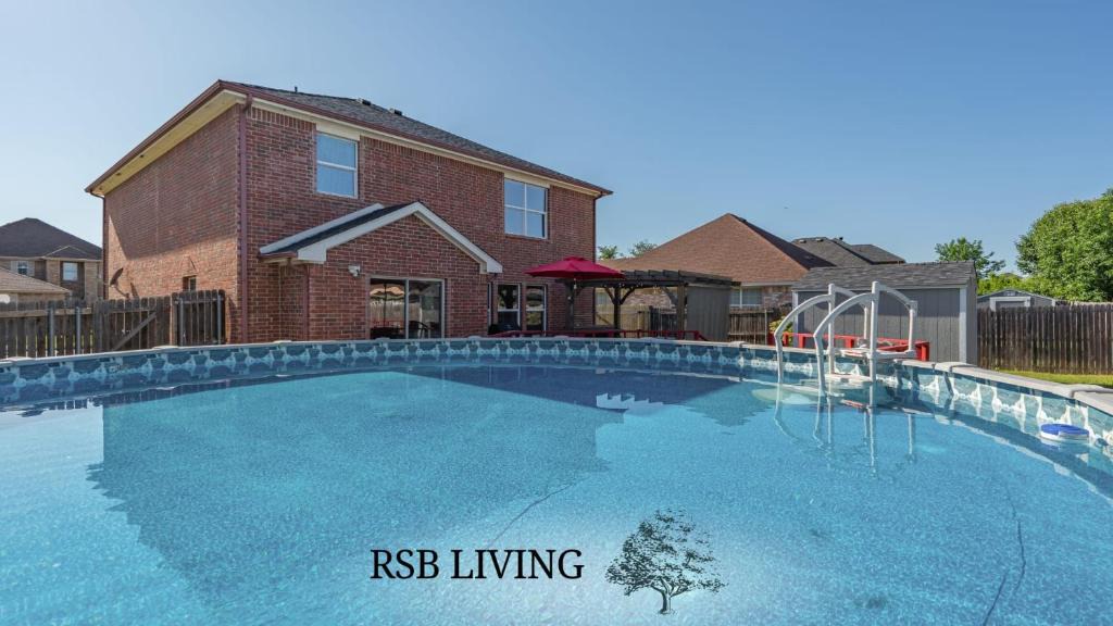 Grand Prairie House | Spacious 5BR Home Pool Game Room & Grill