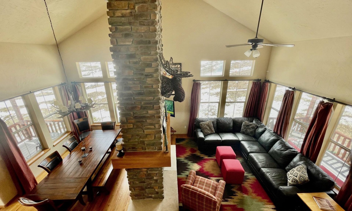Granby House | Spacious 5br on the Mountain Ski Trail Access Hot Tub & Deck