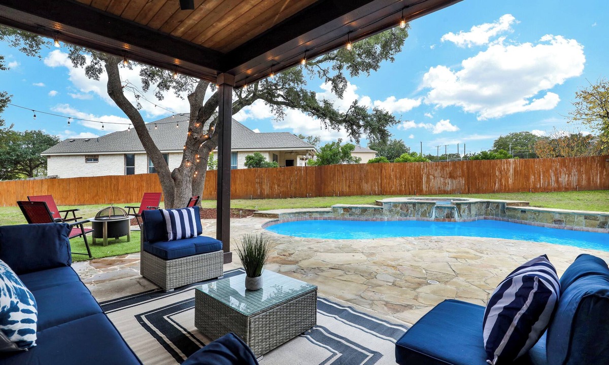 San Antonio House | Spacious 5BR Retreat with Heated Pool & Outdoor Games