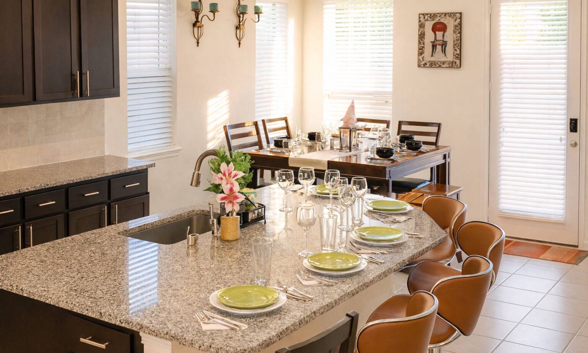 Barker House | Spacious 5BR Retreat Sleeps 13 Premium Bedding Near NRG & Events