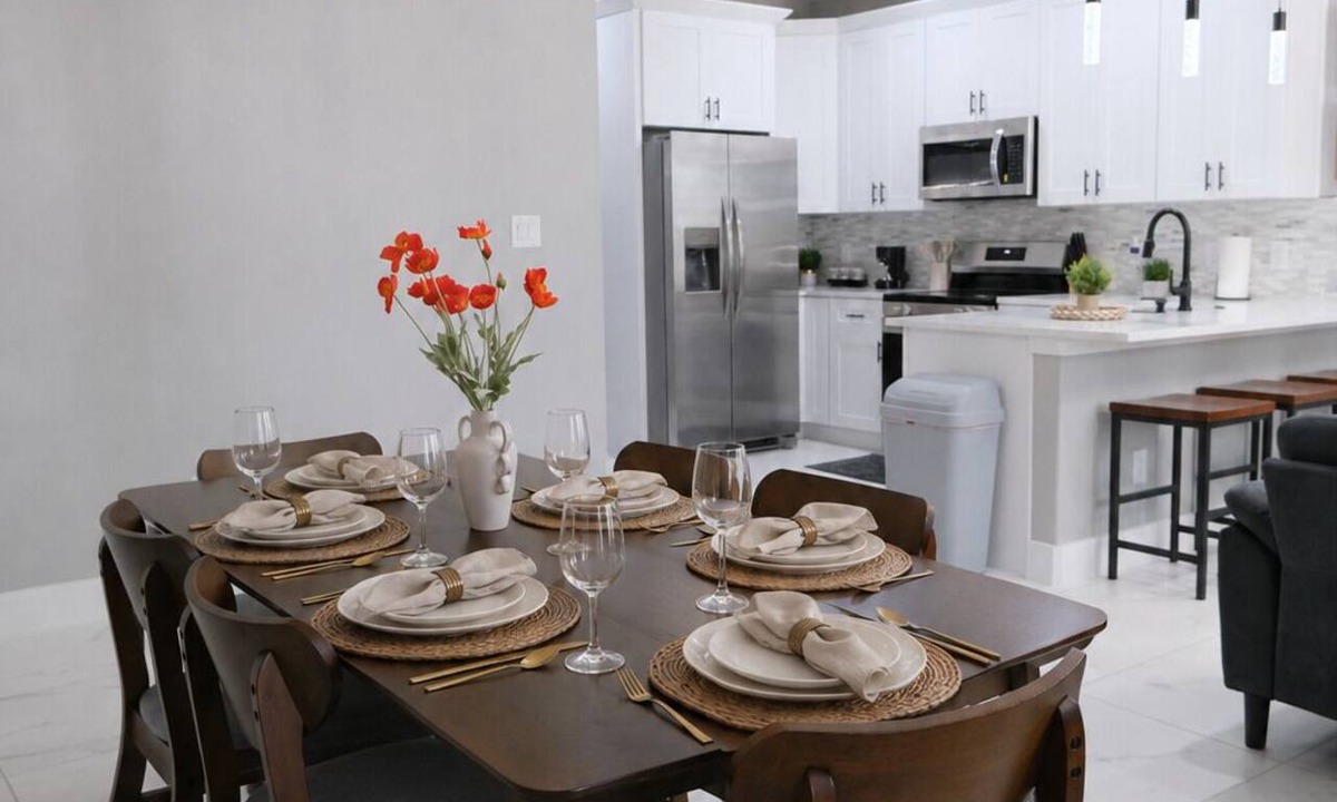 Northeast Houston House | Spacious and Modern 3 BR Duplex in Houston/Free Parking/Near Downtown & IAH