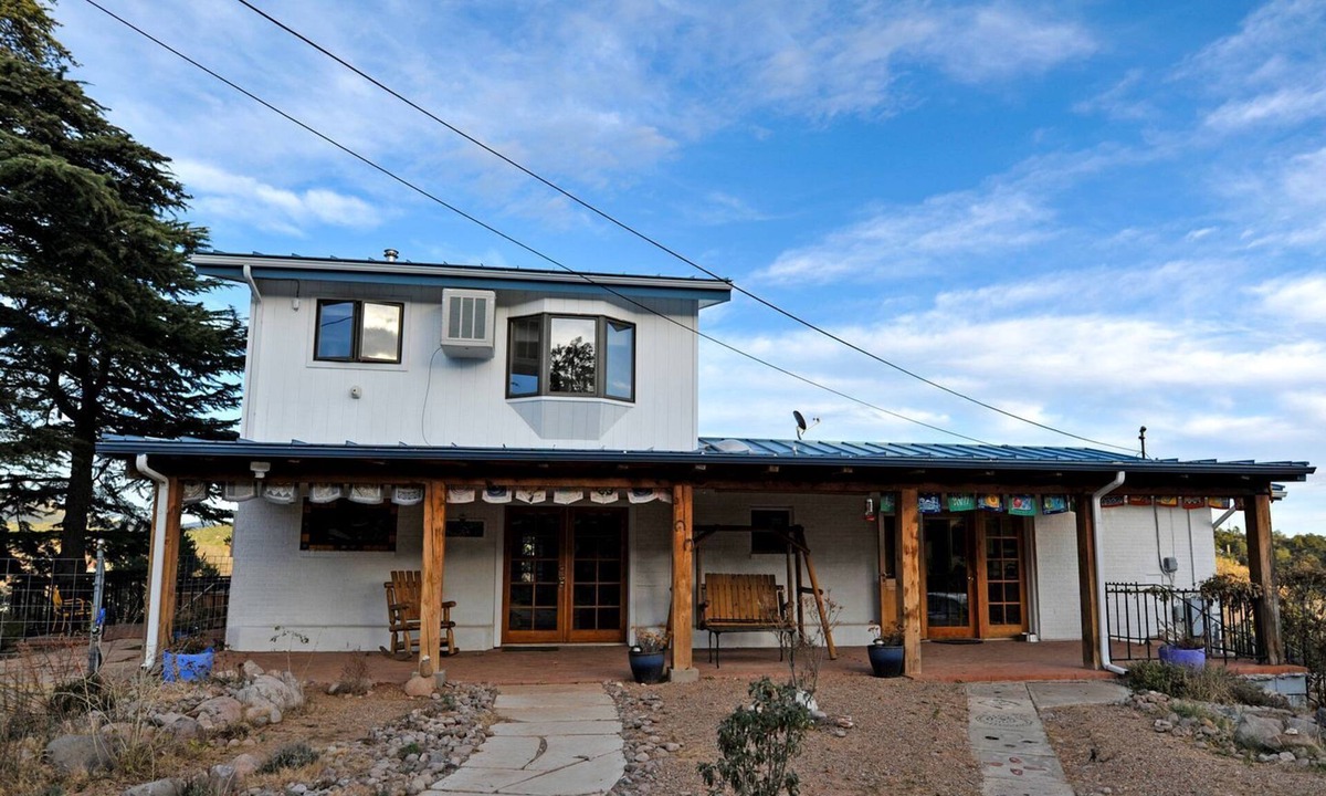 Tyrone Cabin | Spacious Cabin Rental with Beautiful Mountain Views near Pinos Altos, New Mexico
