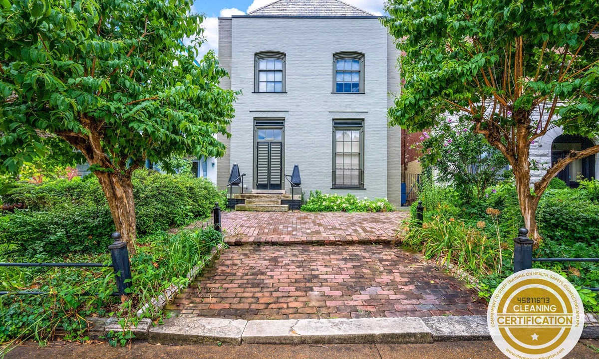 Central West End House | Spacious Charming Home ABODEbucks