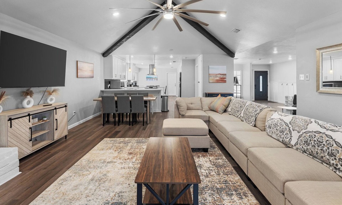 South Side House | 🏝️ Spacious Coastal Getaway | Sleeps 14 | SouthSide This 4BR, 2BA home is perfect for large families & groups, just a quick drive to Whitecap Beach, dining & shopping. Enjoy TWO massive living rooms, a fully stocked kitchen, & spacious dinin