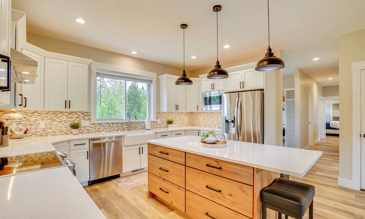 Tamarack Resort Cottage | Spacious Donnelly Family Home w/Private Hot Tub!