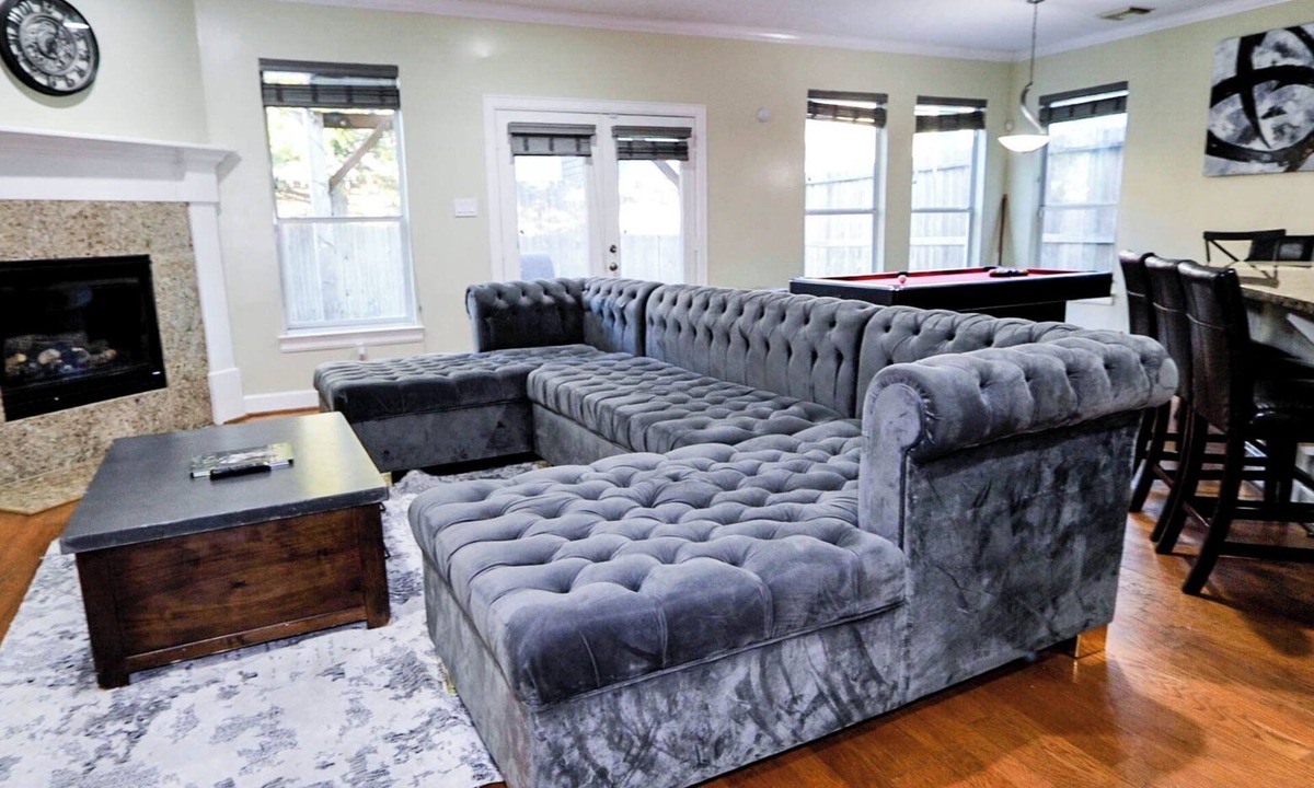 Willow Meadows/Willowbend Area House | Spacious Family Gem: Near NRG Stadium-Med Center - Pool Table - BBQ -11guests