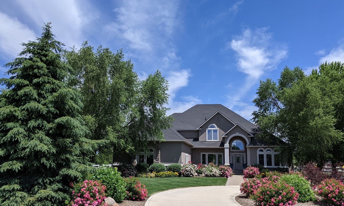 Eagle House | Spacious family home on beautifully landscaped 2 acres