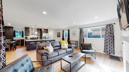 Southeast House | Spacious Family Retreat in Denver