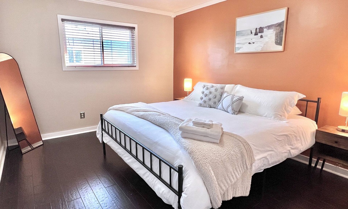 Champaign House | Spacious Family & Work-Friendly 3BD w/Workspace, Fire Pit & Park Views Near Campus