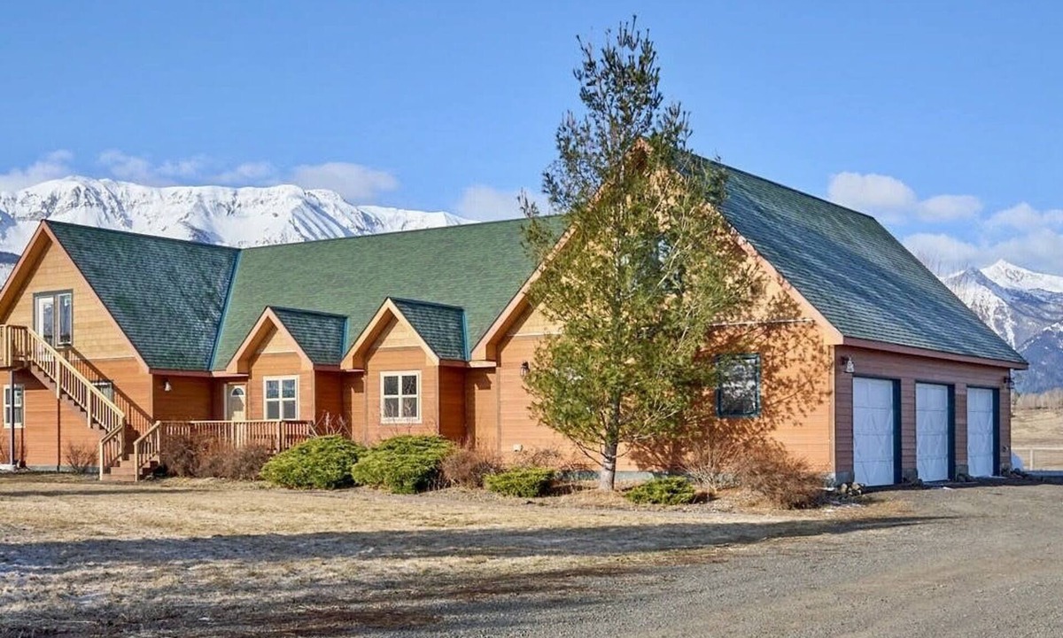 Joseph House | Spacious Farm House with Stunning Mountain Views